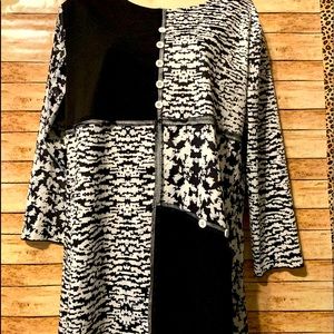 Women’s Top - (L) Black/White Abstract design pull-on  - $13